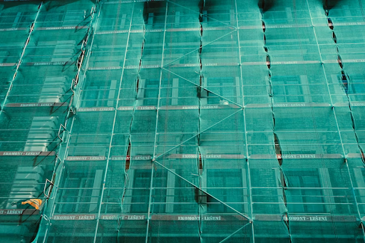 Scaffolding Mesh vs Shade Cloth: Which Offers Better Protection?